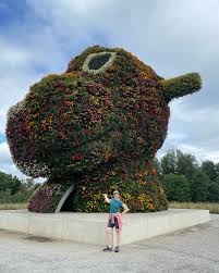 Jeff Koons’ Split Rocker Floral Sculpture